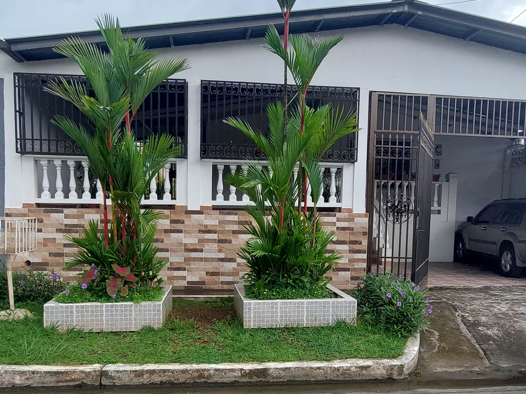 FRENTE CASA AMANECER