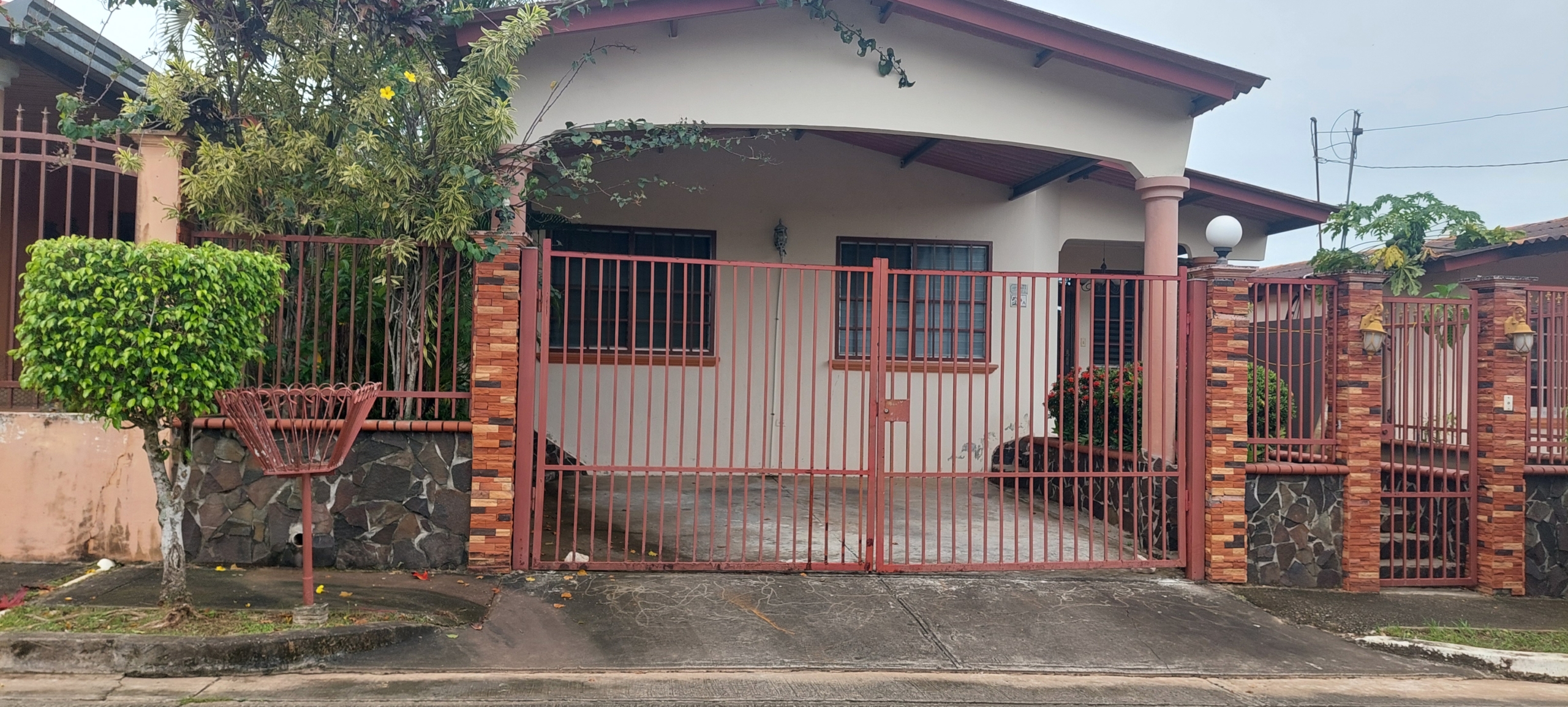 FRENTE CASA BRISAS DEL GOLF