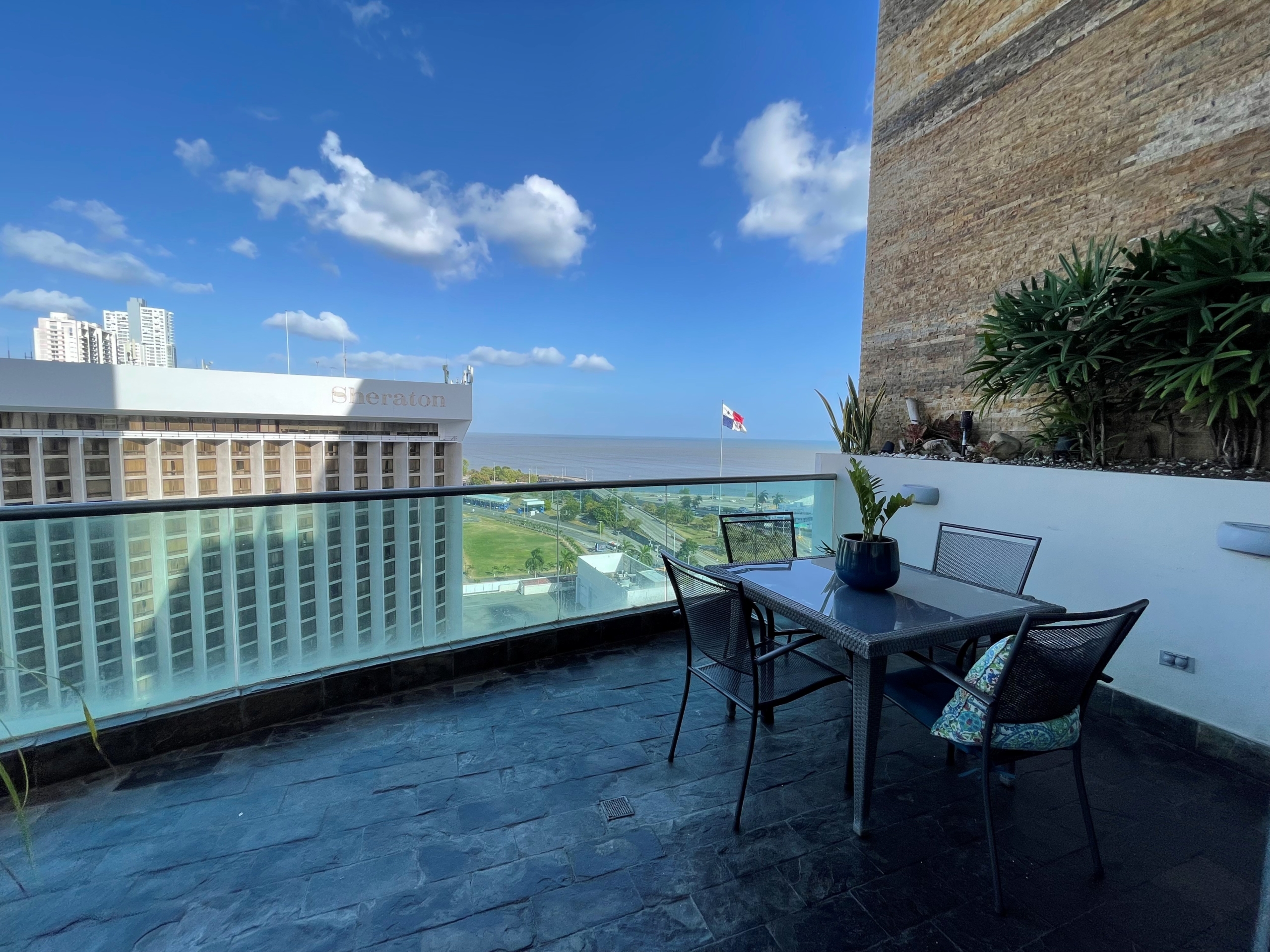 1. PHPREMIERLOFT6B – balcon